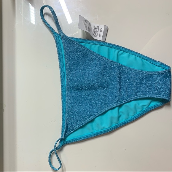 Bikini - Picture 3 of 4